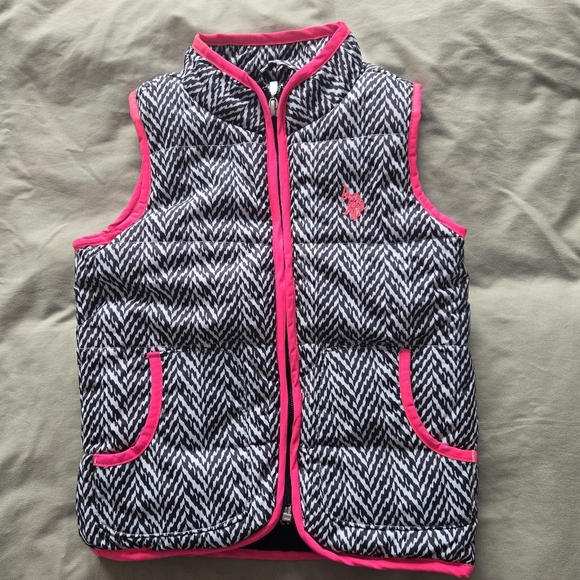 U.S. Polo Assn. Other - U.S. Polo Assn. Girls 6 Black and White Chevron Vest with Pink Trim